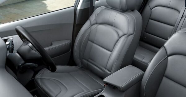 Kia niro hybrid SUV 1st generation front seats view