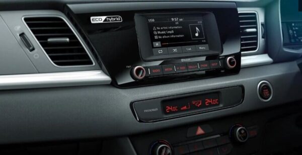 Kia niro hybrid SUV 1st generation infotainment screen and controls view