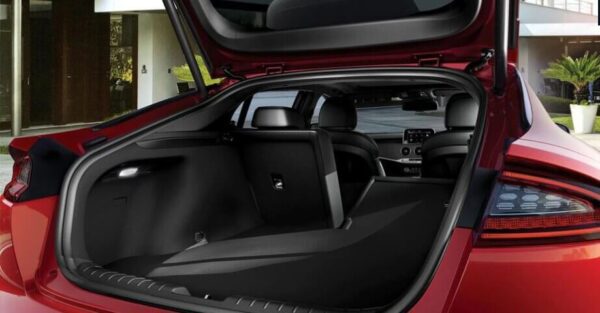 Kia stinger sedan 1st generation facelifted luggage area view
