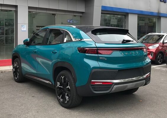chery EQ5 electric SUV 1st Generation green side and rear view