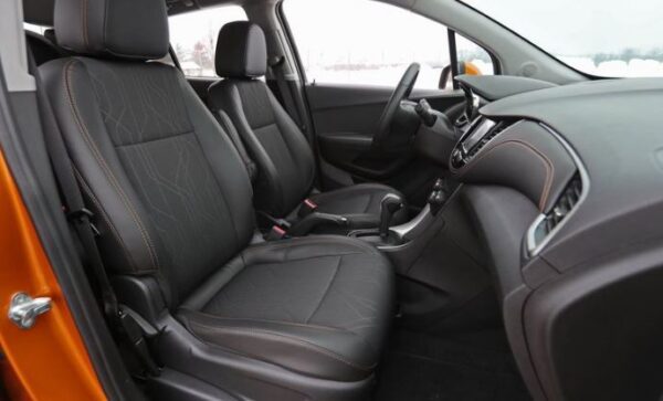 Chevrolet Trax Crossover 1st Generation facelift front seats view