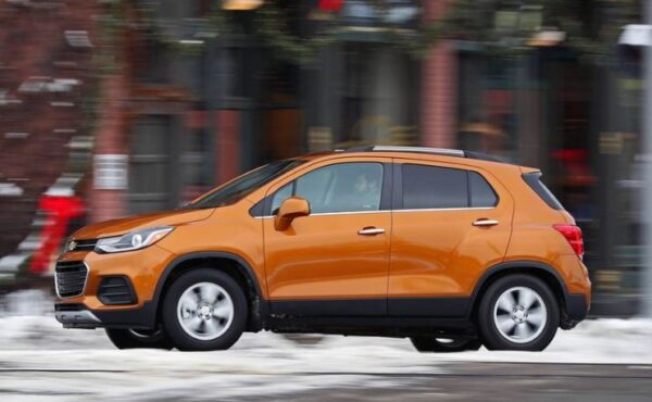 Chevrolet Trax Crossover 1st Generation facelift full side view