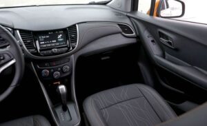 Chevrolet Trax Crossover 1st Generation facelift infotainment and other controls view