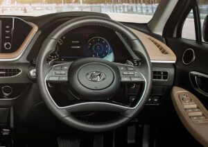 Hyundai Sonata Sedan 8th Generation steering wheel close view