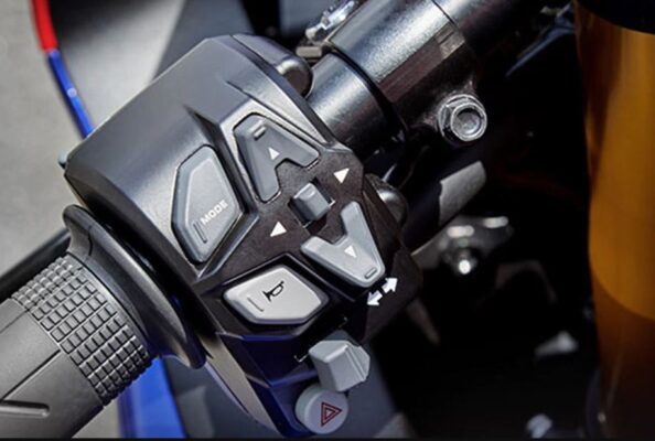 Honda CBR 600RR Heavy Motor Bike controls and buttons