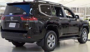 Toyota Land Cruiser SUV J300 Series side and rear close view