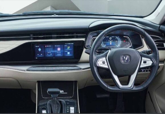 Changan Oshan X7 SUV 1st Generation steering wheel and infotainment close view