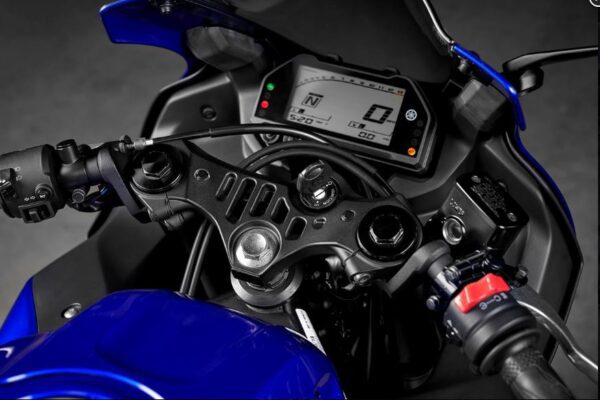 Yamaha YZF R3 Sports bike handle and controls