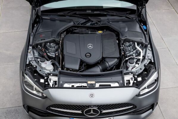 mercedes benz C Class Sedan 5th generation engine view