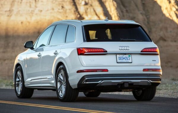 Audi Q7 SUV 2nd Generation Facelift Rear profile view