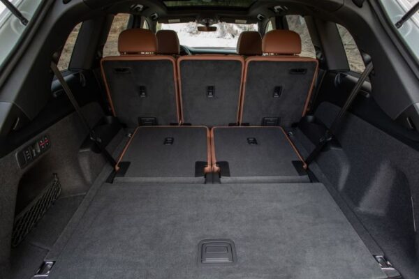 Audi Q7 SUV 2nd Generation Facelift luggage area with folded 3rd row