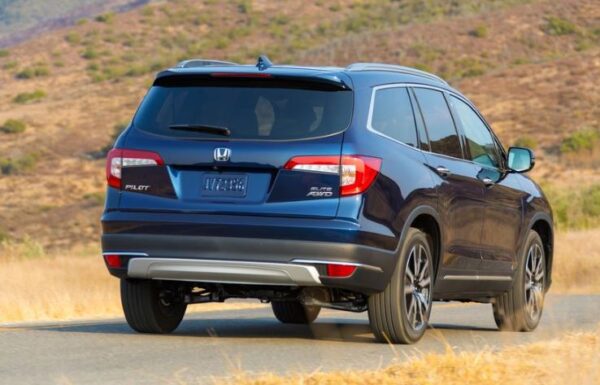 Honda Pilot Crossover SUV 3rd Gen Facelift side and rear view