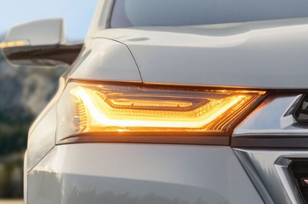 Chevrolet Traverse SUV 2nd Generation facelift tail light close view