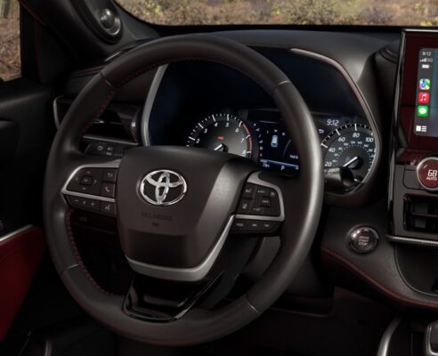 Toyota Highlander SUV 4th Generation steering wheel close view