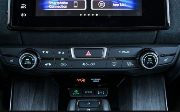 Honda Clarity Plugin Hybrid Sedan 1st gen climate control view