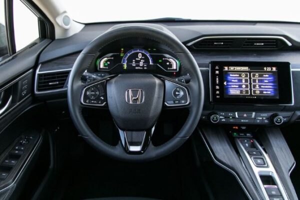 Honda Clarity Plugin Hybrid Sedan 1st gen steering wheel close view