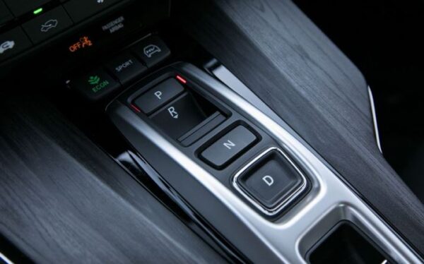 Honda Clarity Plugin Hybrid Sedan 1st gen transmission and driving mode buttons
