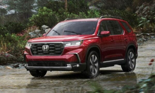 Honda Pilot SUV 4th Generation awesome looking red in rain