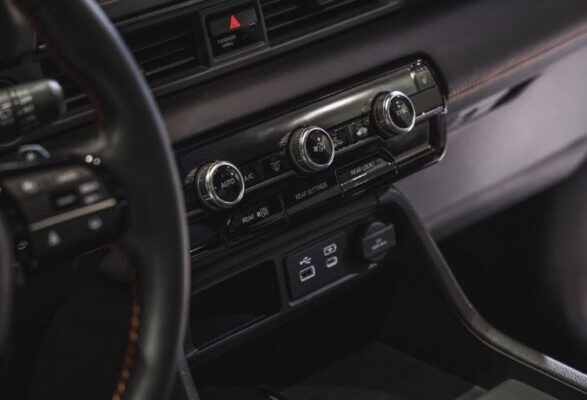 Honda Pilot SUV 4th Generation climate control buttons