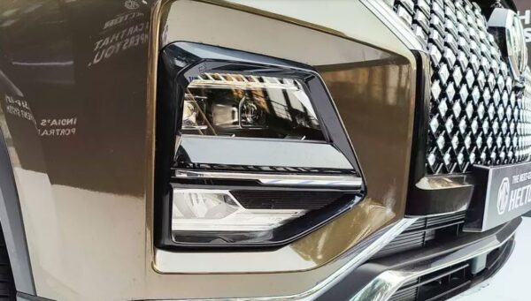 MG Hector SUV 1st Gen fog lamps view