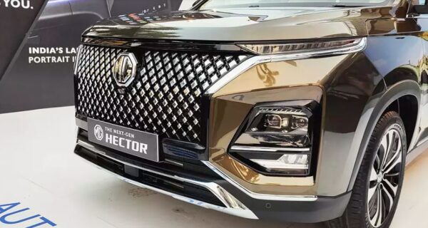 MG Hector SUV 1st Gen front grille close view
