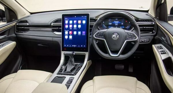 MG Hector SUV 1st Gen steering wheel and infotainment screen view