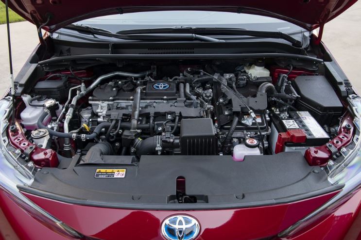 Toyota Corolla Sedan 12th Generation engine view