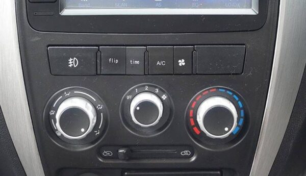 Gugu 250 tourer MPEV ac control buttons