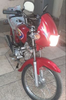 Metro MR 100cc Motorcycle front view