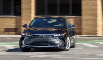 Toyota Avalon Hybrid Sedan 5th generation feature image