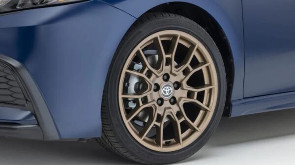 Toyota Camry Hybrid Sedan XV70 wheel design view