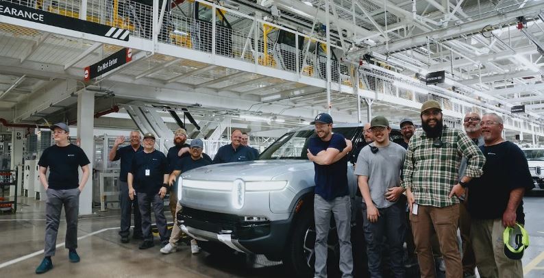 Rivian Set to Commence Deliveries of Dual Motor R1S and R1T Vehicles in June