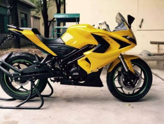 Lion 150cc Sports Bike yellow color full side view