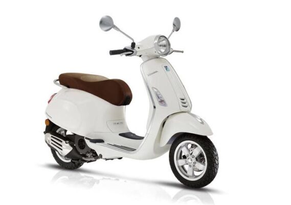 Vespa Primavera 150cc scooter white color decent looking