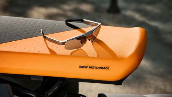 BMW Motorrad Glasses visionary future for motorcyclist