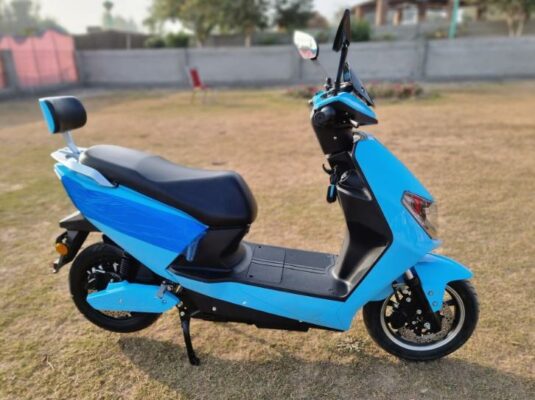 Road Prince Zeus Electric Scooty full side view