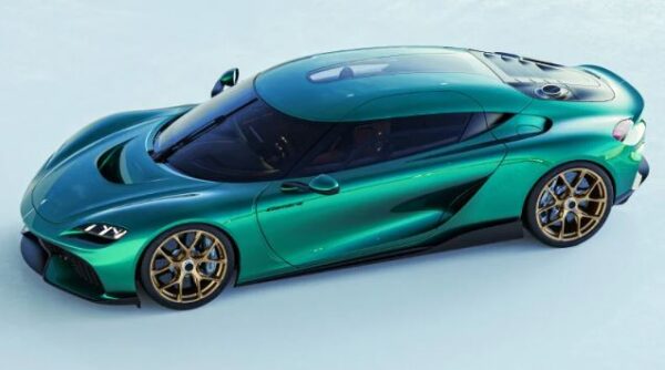 koenigsegg gemera the world's first 4 seater sporty megacar full side view