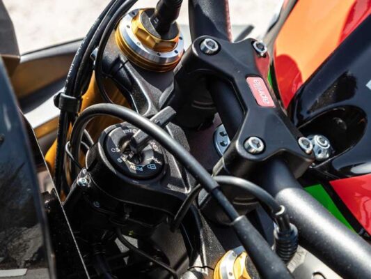 Aprilia Tuono V4 1100 Sports Motorbike switch and controls