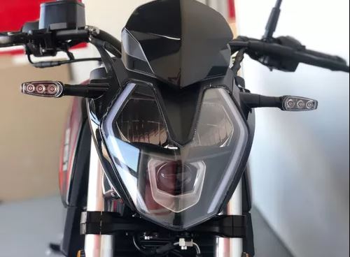 Benelli 251S Sports Motorcycle headlamp and indicators close view