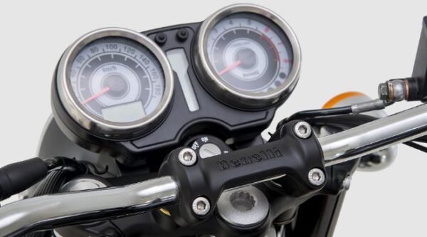 Benelli Imperiale 400 retro Cruiser Motorcyle instrument cluster view