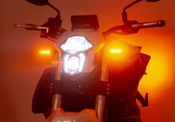 Benelli TNT 600i Sports Motorbike front headlamp view