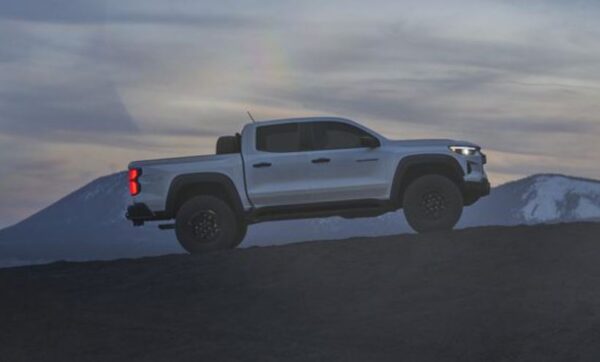Chevrolet Colorado Truck 3rd Generation full side view