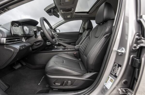 Hyundai elantra hybrid sedan 7th generation facelifted front seats view