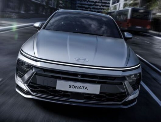 Hyundai sonata Hybrid sedan eighth generation front close view