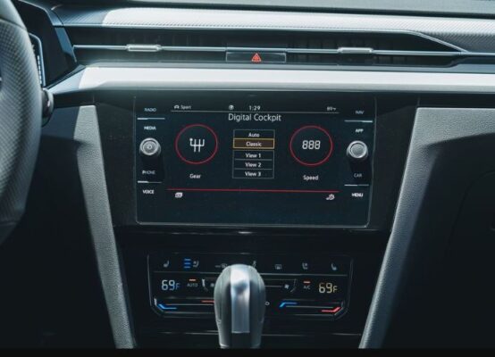 Volkswagen Arteon Hybrid Sedan 1st gen infotainment screen view