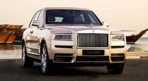 Rolls Royce's Pearl Cullinan full front view