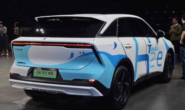 Hydrogen SUV V Online by Venucia side and rear view