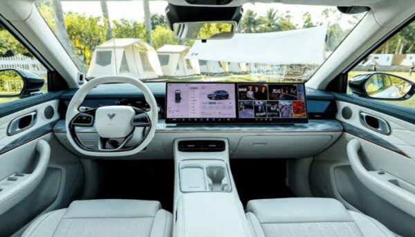 Neta L SUV innovative electric suv front cabin infotainment screens view
