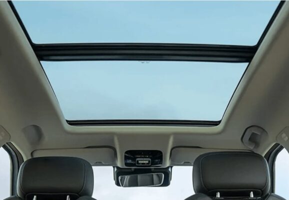 Jaecoo J7 Hybrid SUV panoramic moonroof view