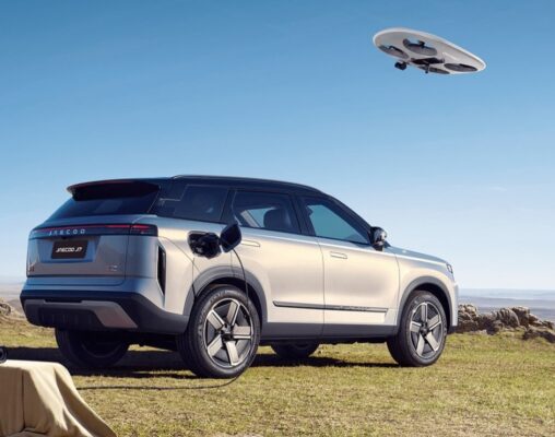 Jaecoo J7 Hybrid SUV side and rear view